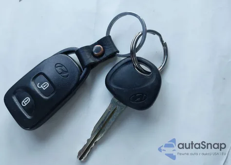 2012 Hyundai Santa Fe Se z USA, uszkodzony, nr VIN 5XYZHDAG6CG139471